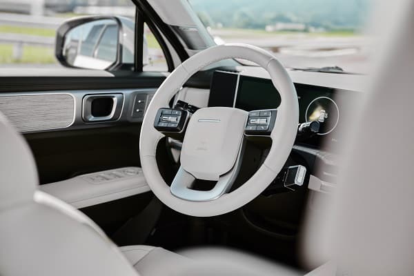 La Hyundai SANTA FE di quinta generazione è ora disponibile. È dotata di trazione integrale ed è disponibile in una scelta di versioni full hybrid o plug-in hybrid - MP 1810