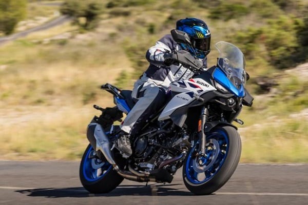 Nuova Suzuki SV-7GX: Il ritmo perfetto tra curve e grandi viaggi