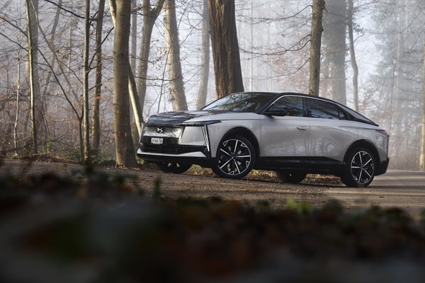 DS Automobiles, la DS N°8 inaugura una nuova era elettrica