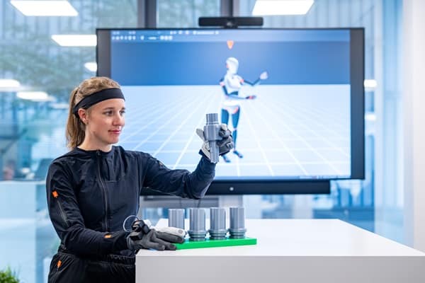 BMW Group Plant Landshut develops software for humanoid robotics in component production in 2026