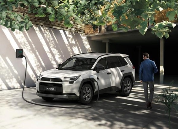 Suzuki presenta la nuova Across plug-in hybrid: 309 CV, tecnologia evoluta e design rinnovato