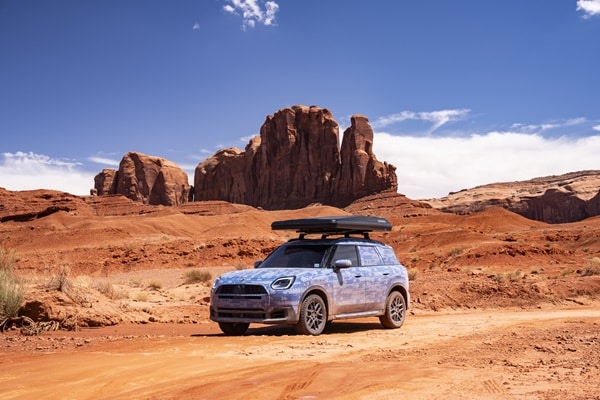 MINI 2026, la sfida finale: una grintosa MINI Countryman Edition affronta le Rocky Mountains