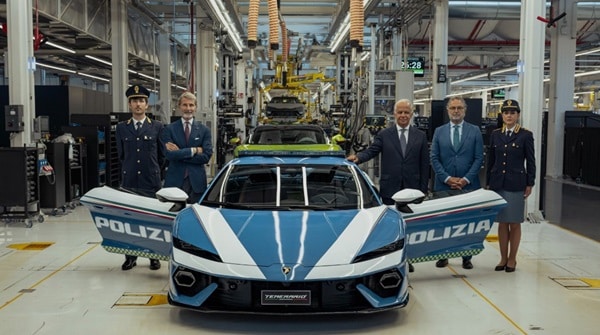 Automobili Lamborghini presenta la nuova Temerario 2026 per la Polizia di Stato