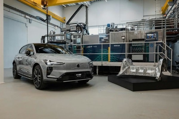 Volvo, l'innovazione svizzera nella nuova EX60