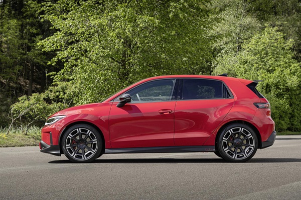 Volkswagen, 50 anni di piacere di guida, ora in modalità elettrica: Volkswagen dà il via alla prevendita della ID. Polo GTI