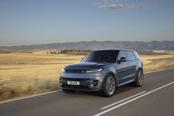 Range Rover Sport ridefinisce il concetto stesso di “Sporting Luxury”,