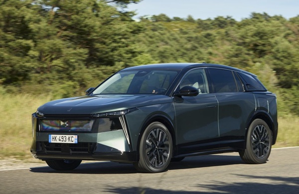 AUTO ZÜRICH 2026: DS AUTOMOBILES PORTA IN SCENA L’ELEGANZA FRANCESE SU QUATTRO RUOTE