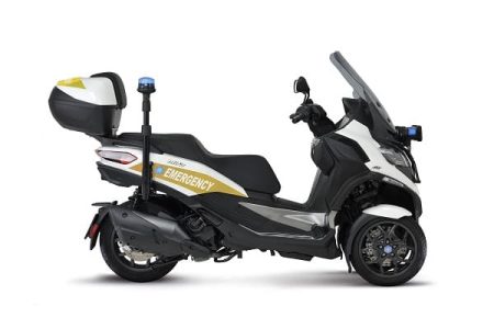 05-piaggio-mp3-emergency-con-bauletto-e-palo-telescopico