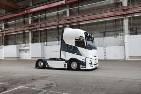 Volvo lancia un camion in edizione speciale per celebrare i suoi 100 anni