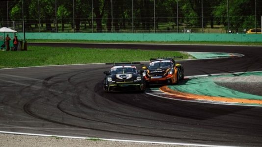 Porsche Cup, Jack Sherwood e Felix Neuhofer condividono le vittorie della GT3 Cup