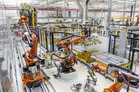 ŠKODA AUTO parte con la produzione di sistemi di batterie SME nella sede centrale a Mladá Boleslav