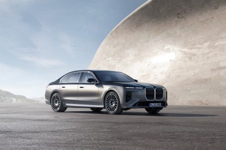 Nella nuova BMW Serie 7, il lusso progressivo e le tecnologie pionieristiche della Neue Klasse si uniscono per creare un’esperienza di guida unica