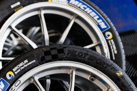 cl6kd1gbm0gwu01j9uzzhwsv0-michelin-pilot-sport-ev2-total-performance