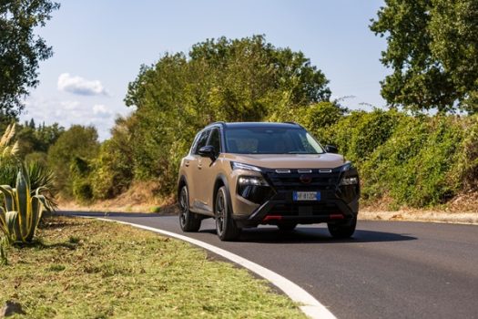 Nissan celebra 25 anni di X-TRAIL e presenta la nuova versione N-TREK