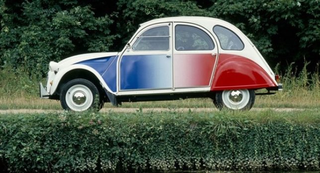 CITROËN CELEBRE LES 40 ANS DE LA 2 CV COCORICO, QUAND LA 2 CV ENFILAIT SON MAILLOT TRICOLORE