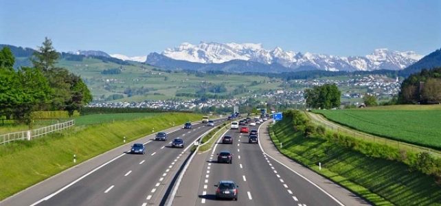 Autobahn A3 von Zürich nach Chur - mit fahrenden Autos - im Hin